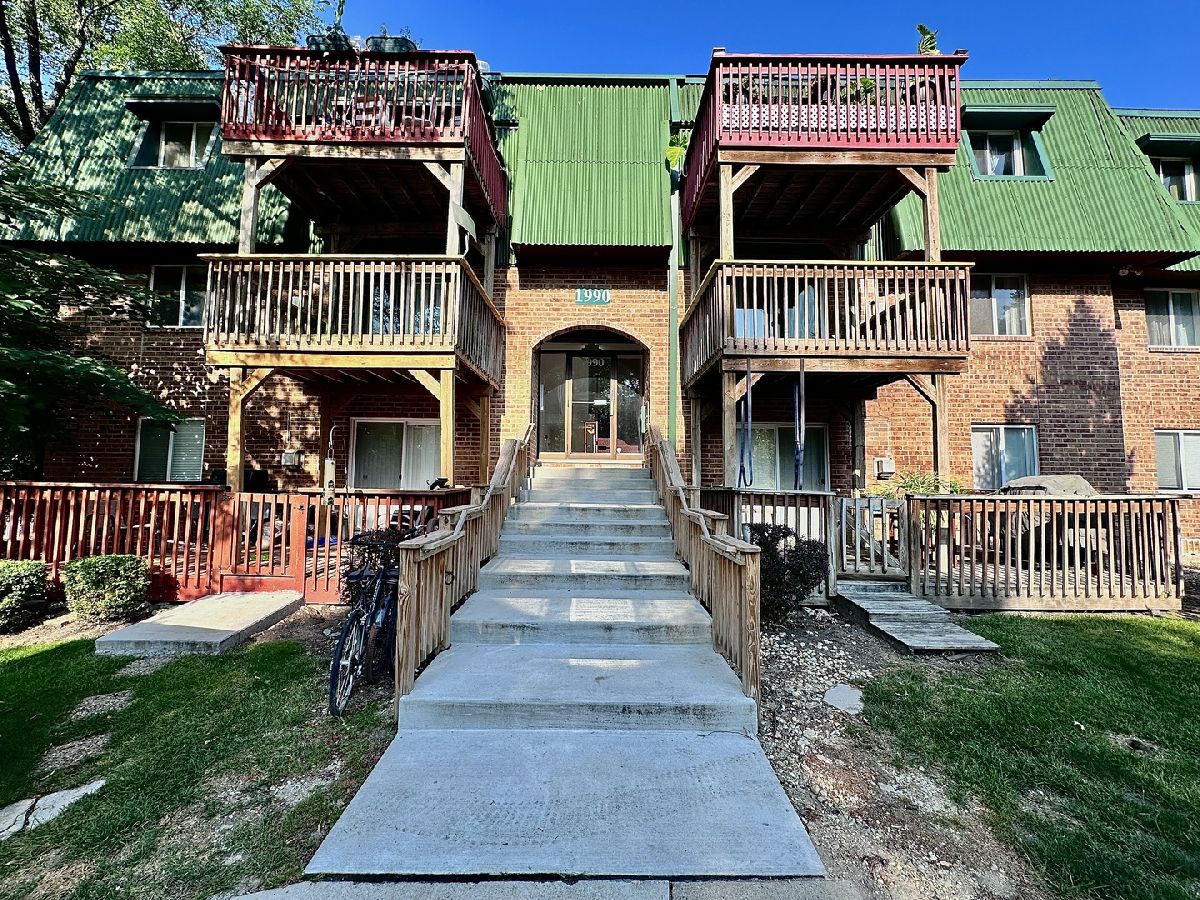 Condominiums Rented Walden Woods Aurora Illinois, 1990 Tall Oaks