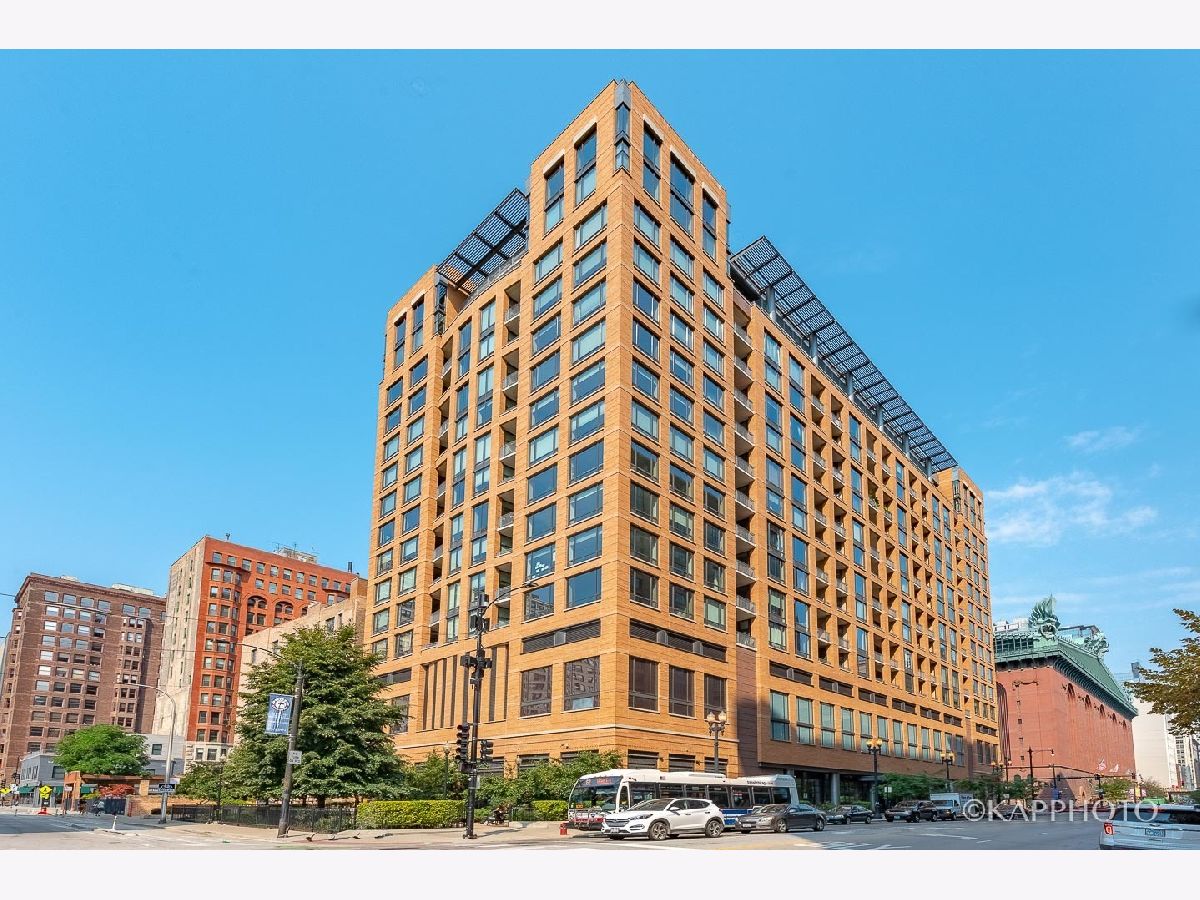Condominiums Rented Library Tower Chicago Illinois, 520 State