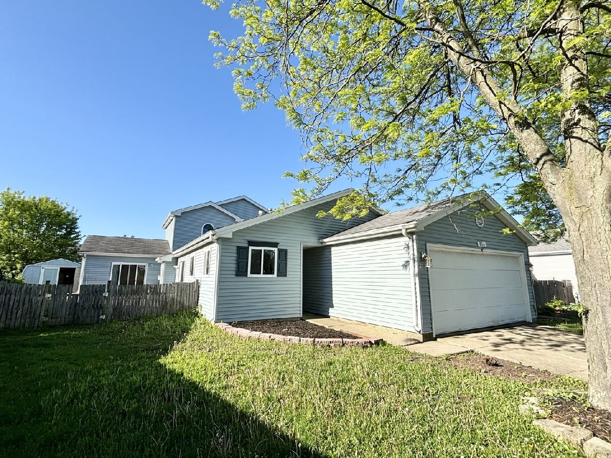 Townhomes & Condos & Homes Sold Newport Village Carol Stream Illinois, 854 Plains