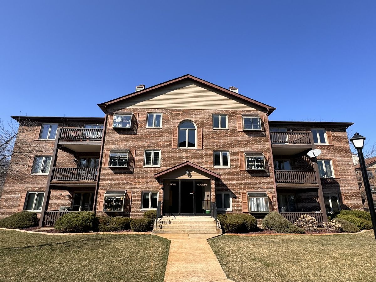 Condominiums Sold Ridgepointe Woods Tinley Park Illinois, 17224 Ridgeland