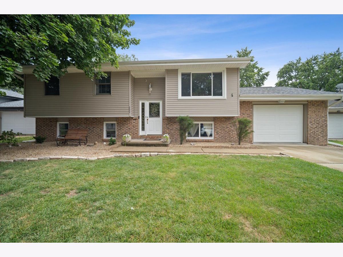 Homes & Condos & Townhomes Sold Bunker Hill Normal Illinois, 223 Orlando