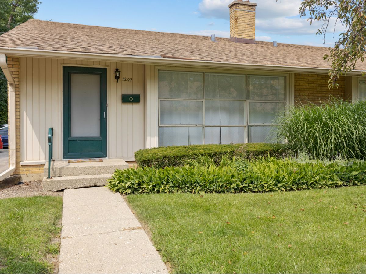 Townhomes Sold Bryton Square Libertyville Illinois, 920 Milwaukee