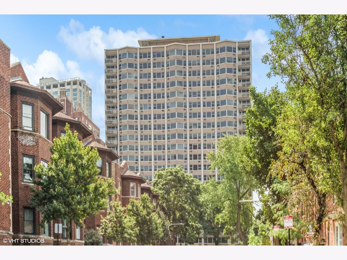Condominiums Rented 555 Cornelia Condos Chicago Illinois, 555 Cornelia