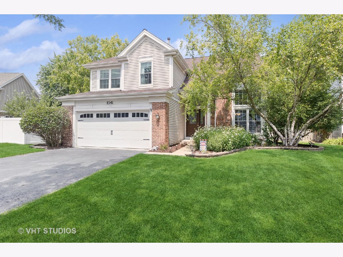 Homes Sold Concord Valley Aurora Illinois, 1241 Pennsbury