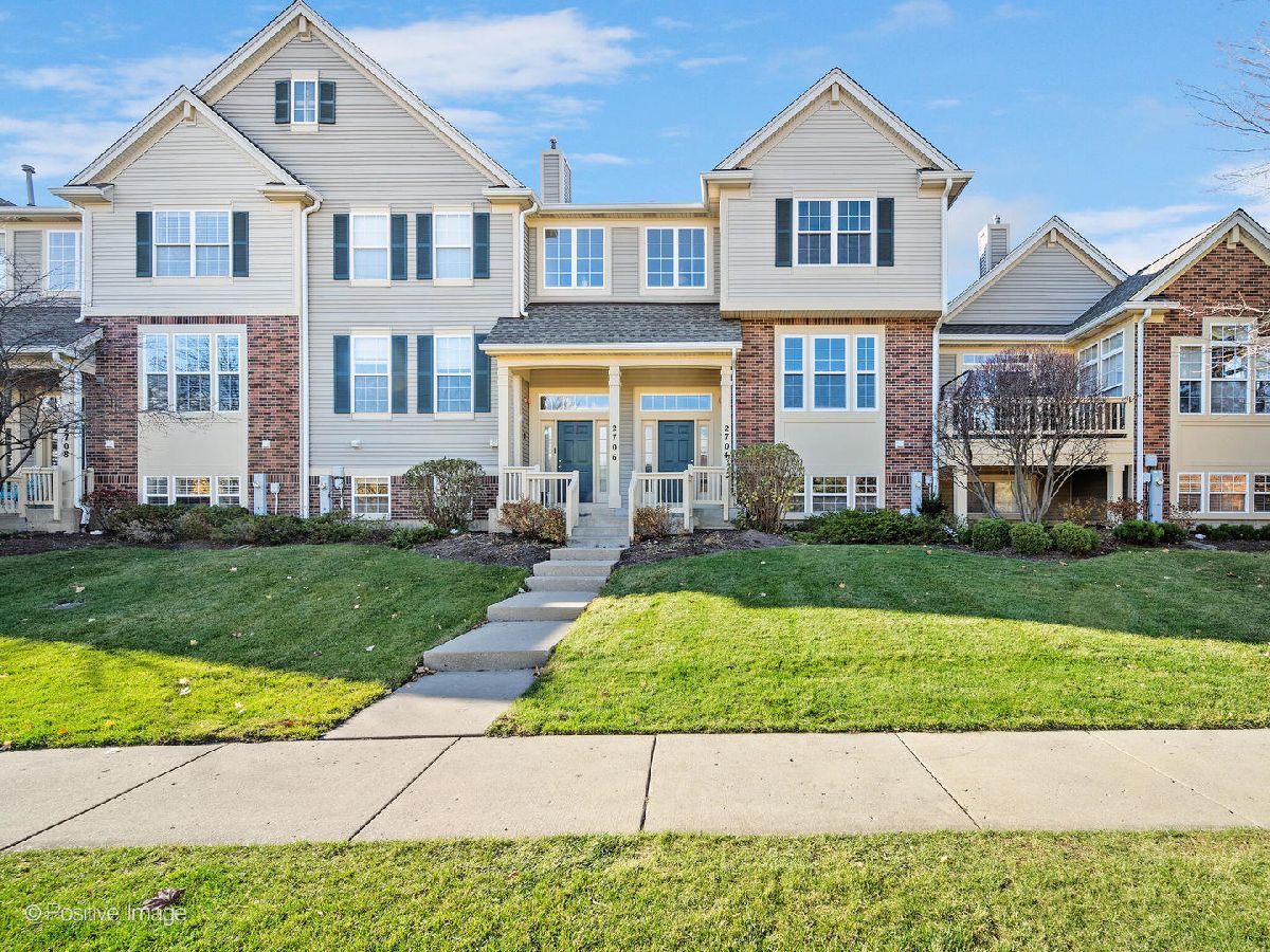 Townhomes & Homes Rented Greenwood Place Arlington Heights Illinois, 2704 Greenwood