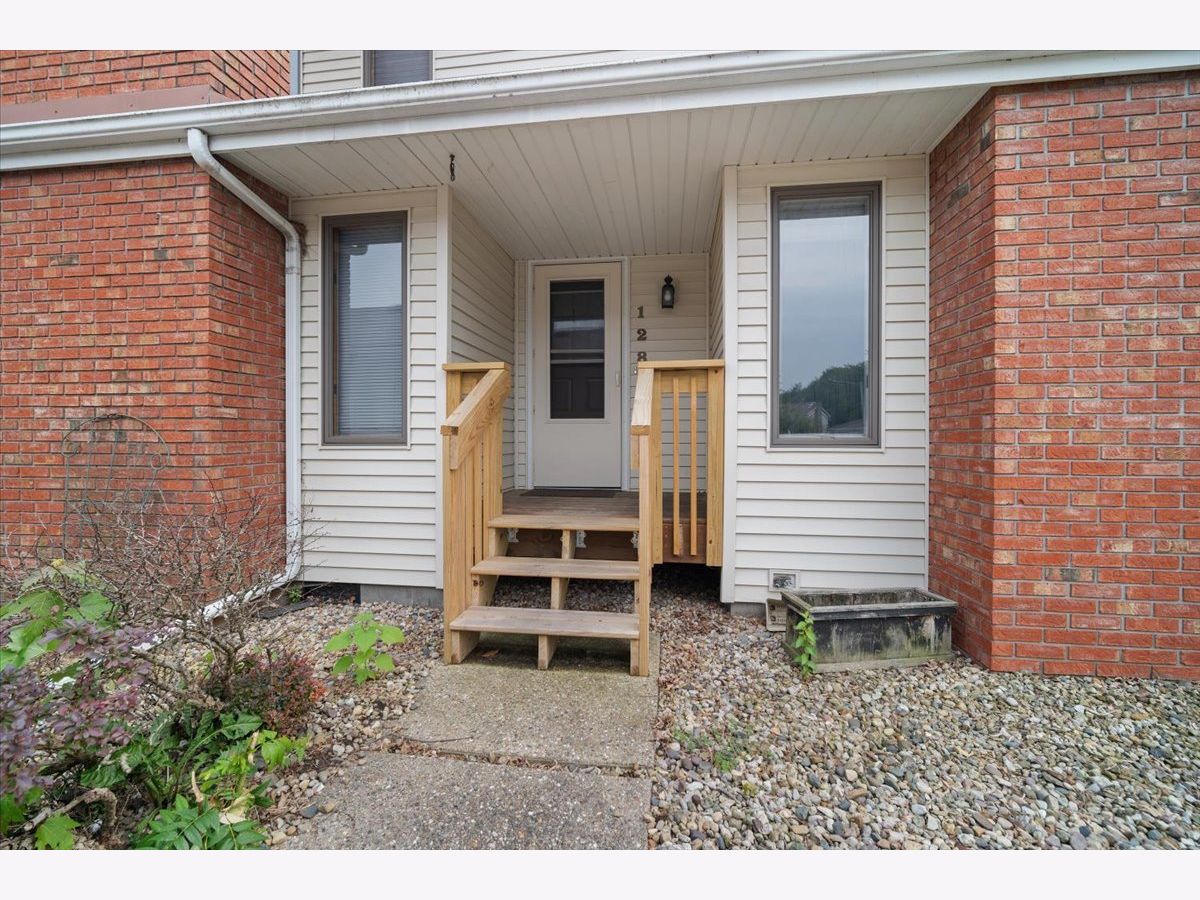 Condos & Townhomes & Homes Sold Lakeview Normal Illinois, 903 Linden
