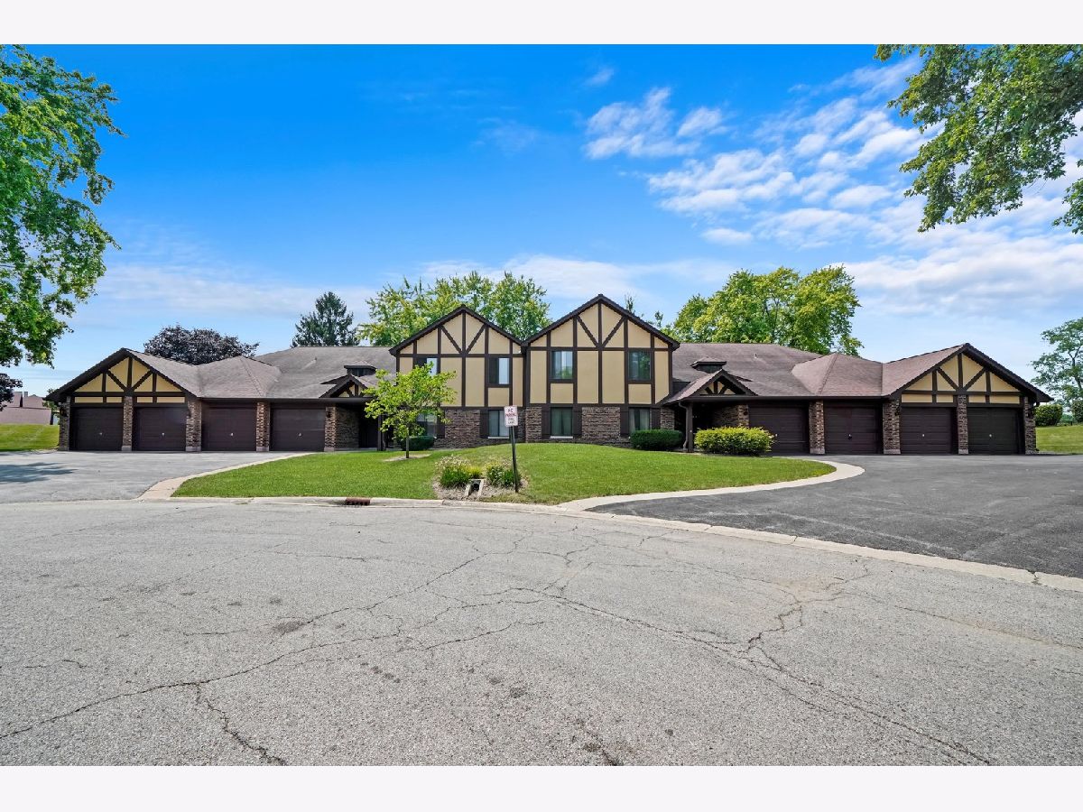 Homes & Townhomes & Condos Rented Briarcliffe Wheaton Illinois, 1741 Harrow
