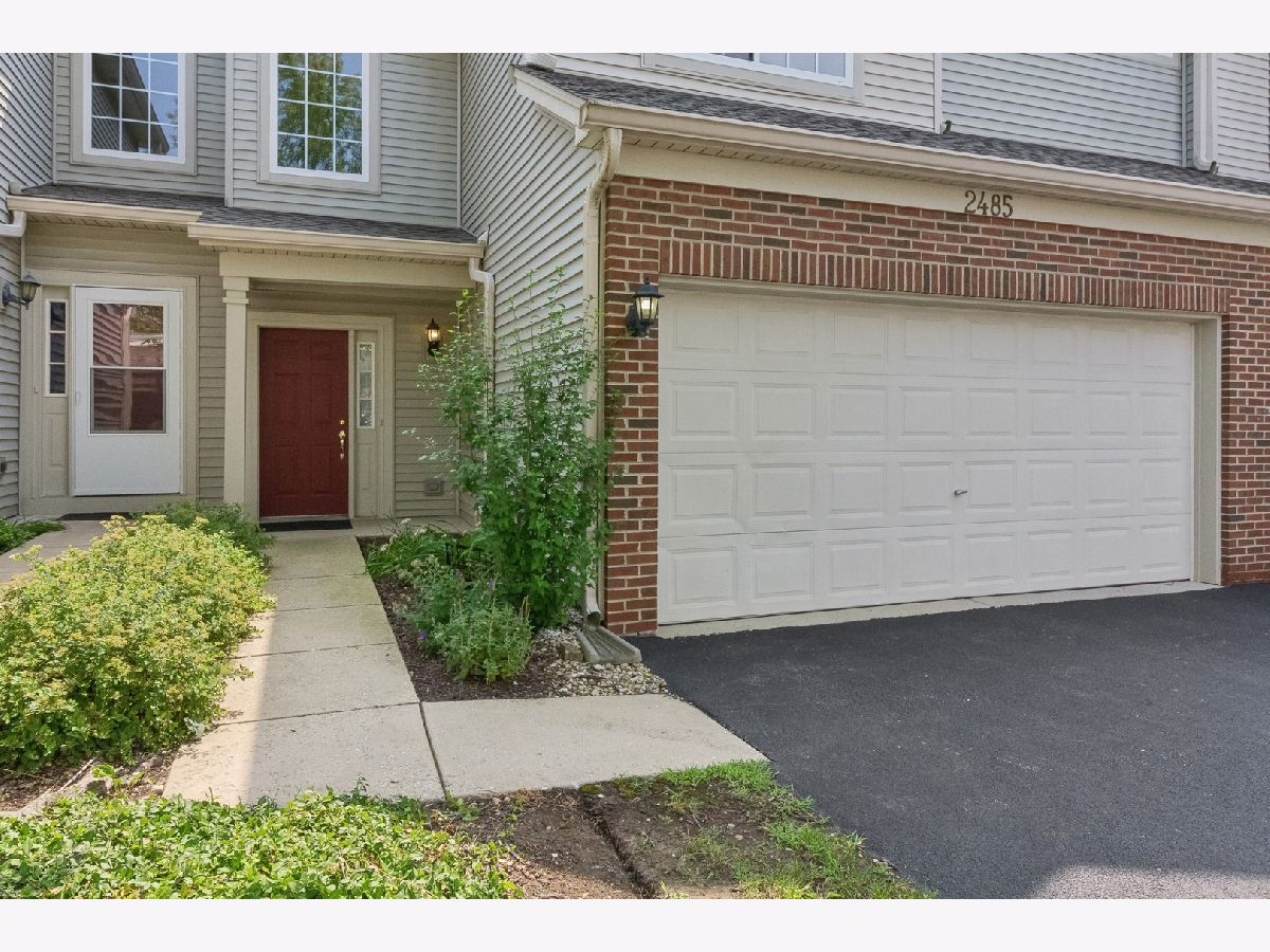 Townhomes Sold Abington Trace Aurora Illinois, 2485 Jamestown