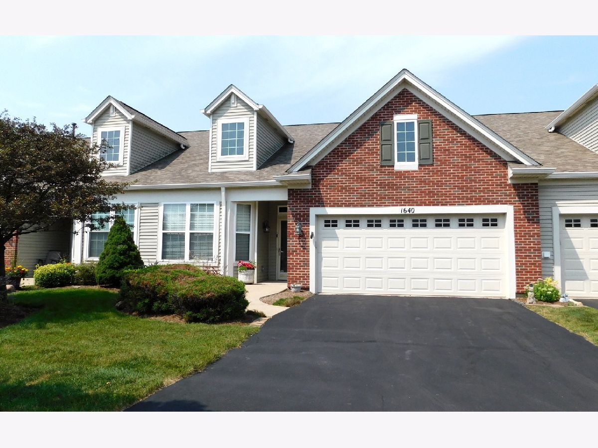 Townhomes Sold Chatham Grove Aurora Illinois, 1640 Sedona