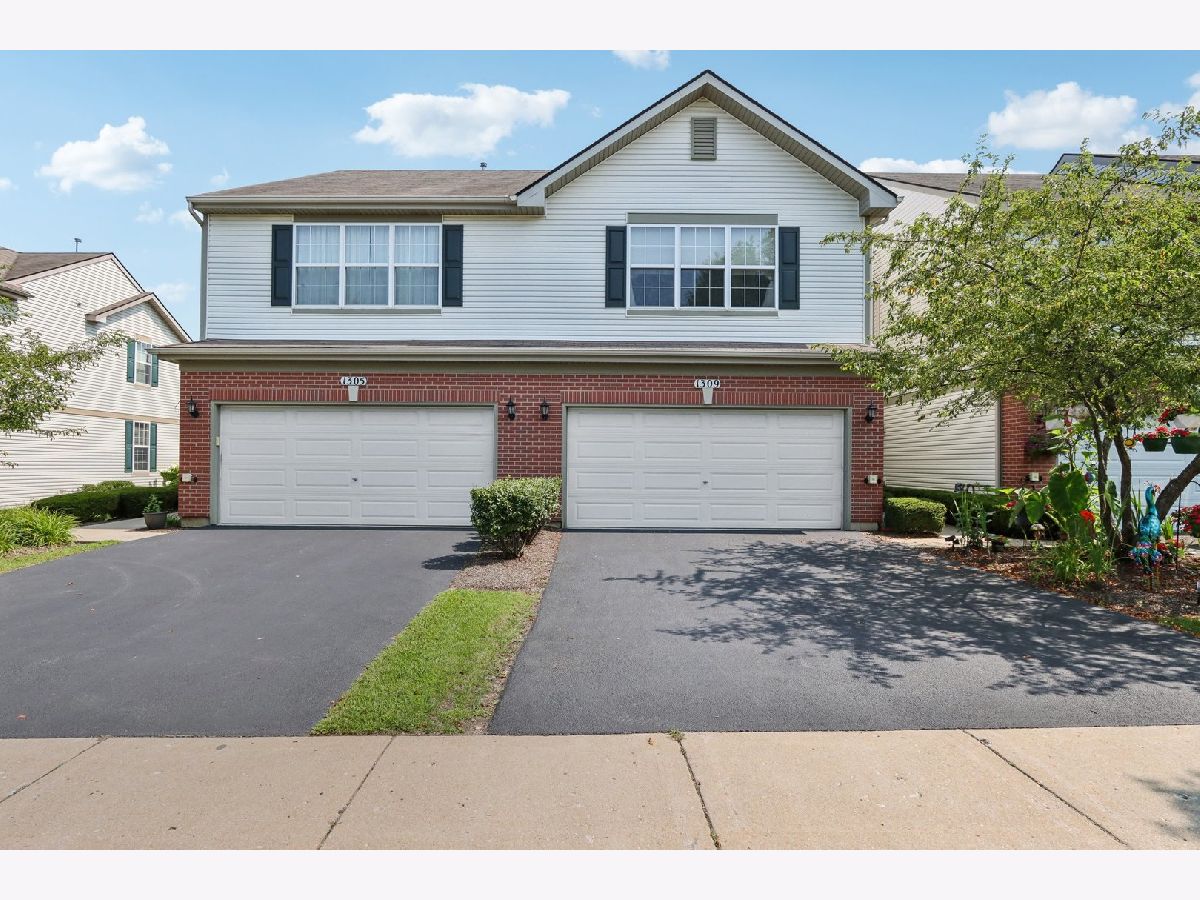 Townhomes Sold Fairfield Lakes Round Lake Illinois, 1309 Black Wolf