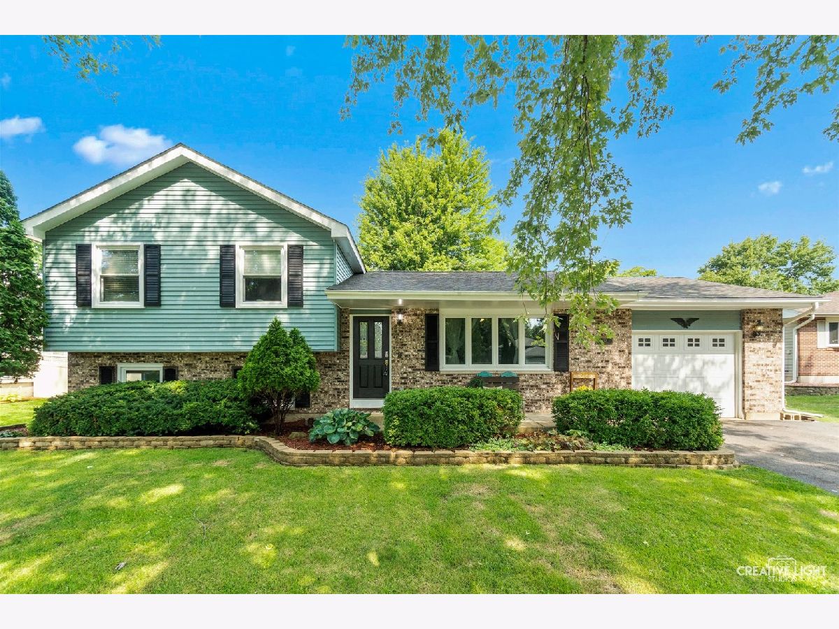 Homes Sold Shore Heights Oswego Illinois, 110 Kevin