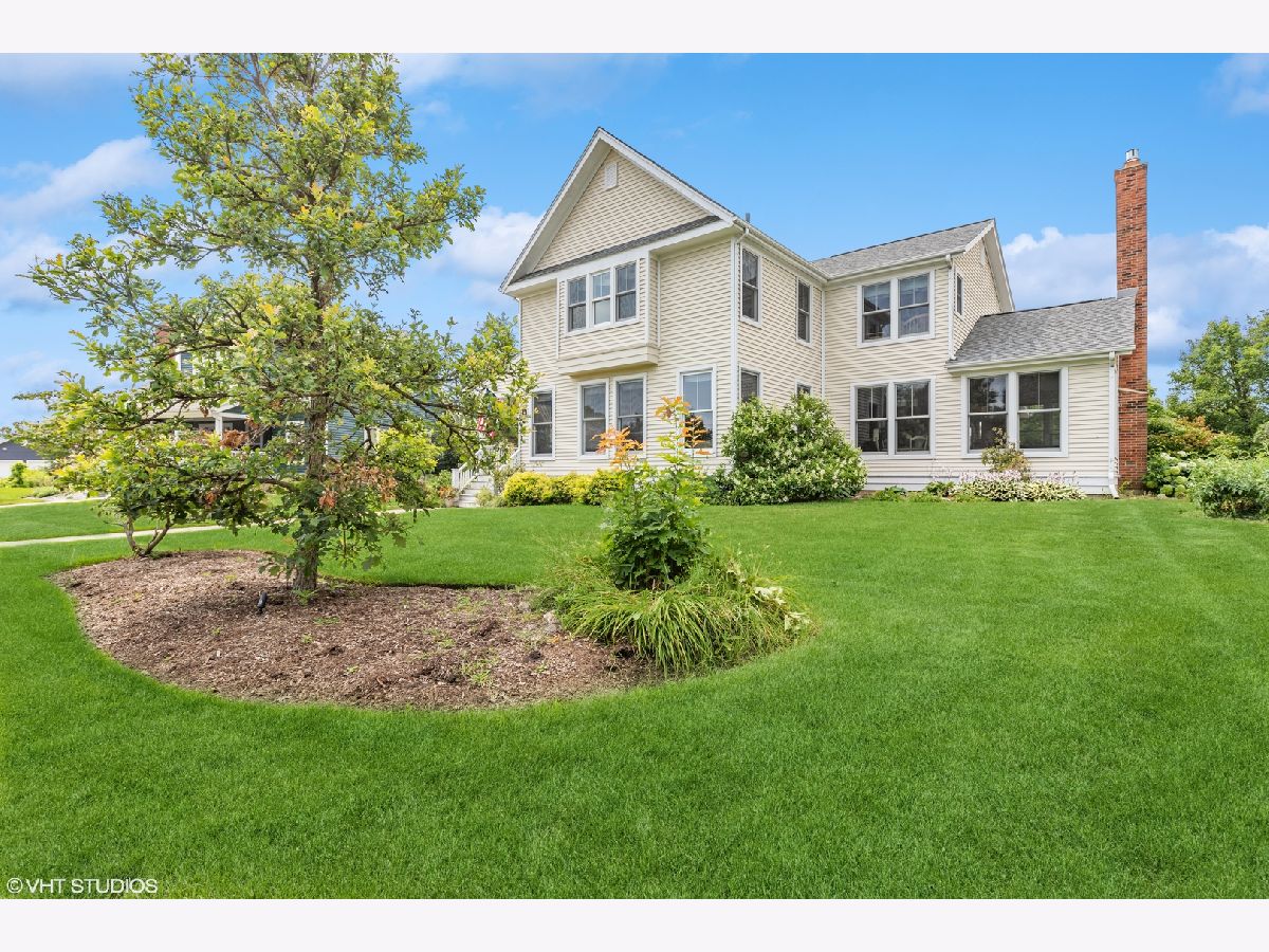 Homes & Condominiums Sold Prairie Crossing Grayslake Illinois, 668 Indian Path