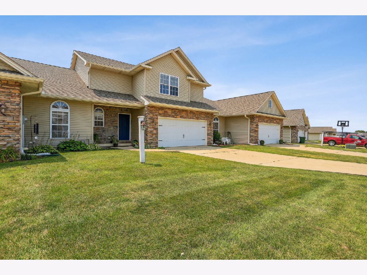 Homes & Condos & Townhomes Sold Hunters Ridge Mahomet Illinois, 1703 Timber Wolf