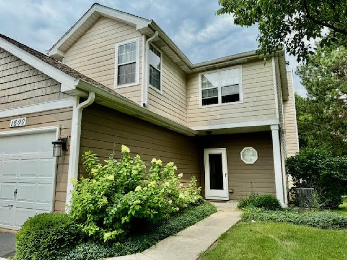 Townhomes Sold Woodhaven Mundelein Illinois, 1600 Woodhaven
