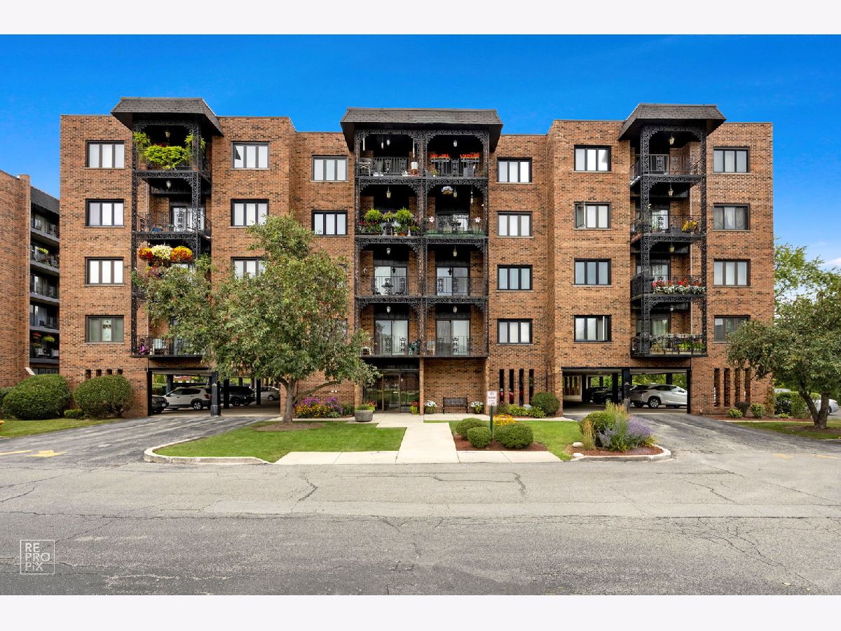 Condominiums Sold Landings Des Plaines Illinois, 9382 Landings