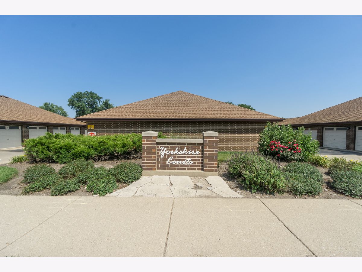 Townhomes & Condos Sold Yorkshire Court Elmhurst Illinois, 915 York