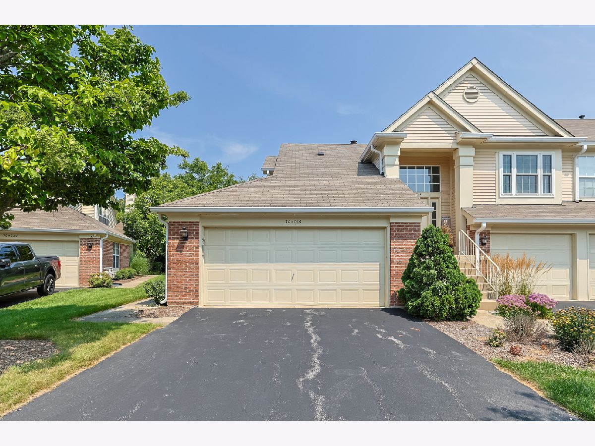 Townhomes & Condos Sold Maple Hill Warrenville Illinois, 30W016 Mayfair