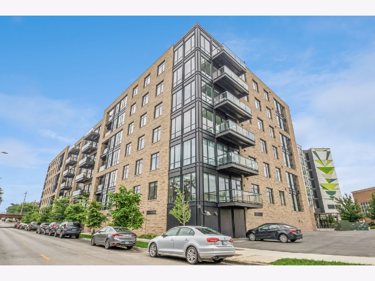 Condos & Townhomes Rented Triangle Square Chicago Illinois, 1701 Webster