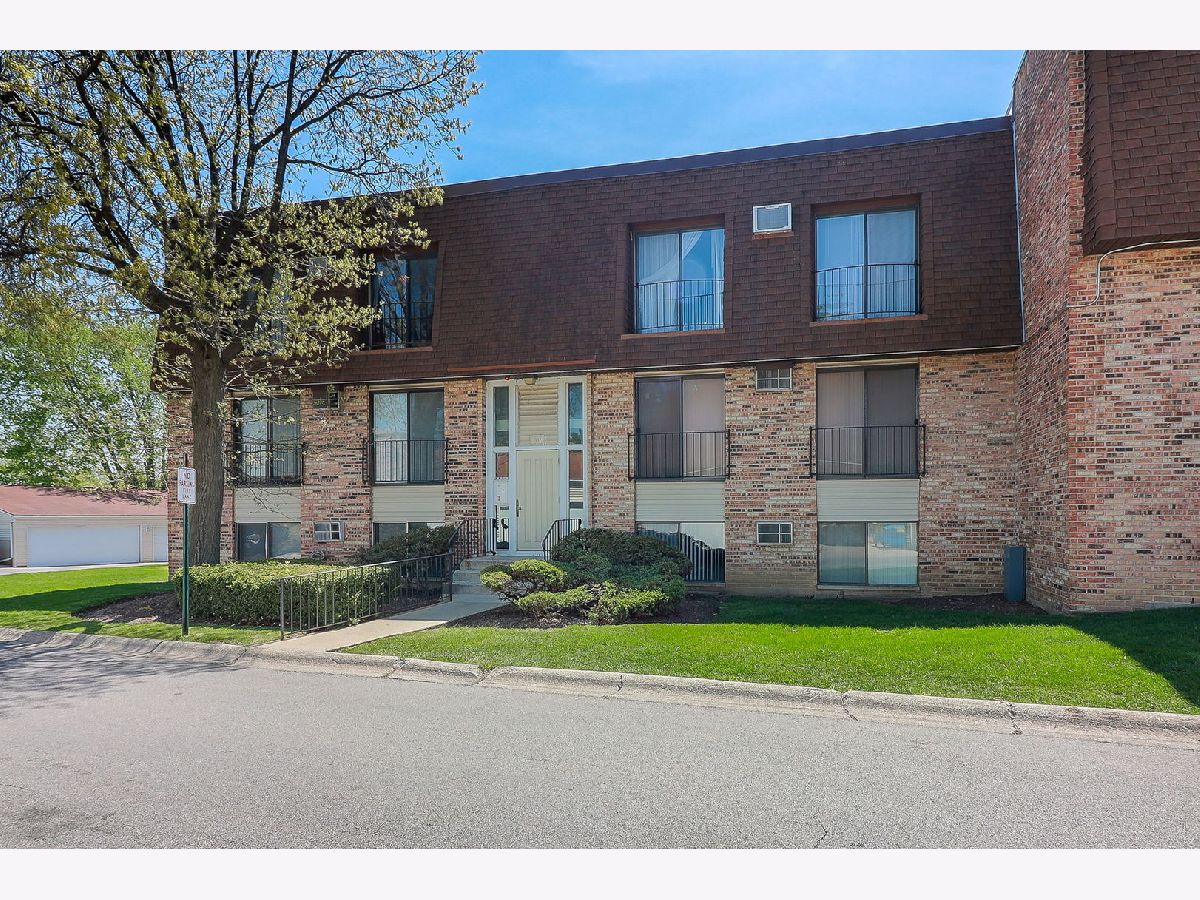 Condominiums Sold Watersedge Glendale Heights Illinois, 201 Waters Edge