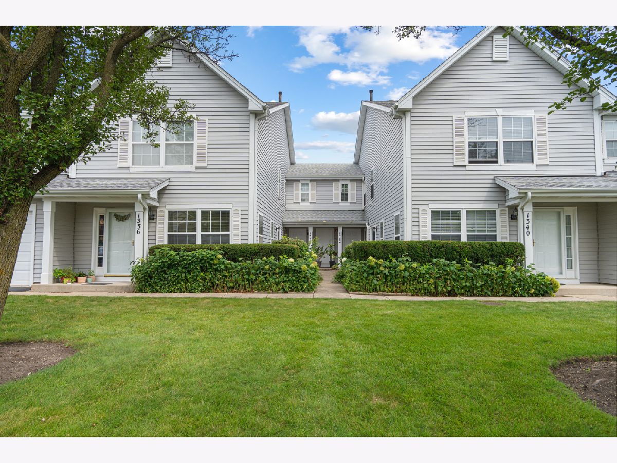 Townhomes & Condos & Homes Sold Lakewood Village Mundelein Illinois, 1338 Orleans