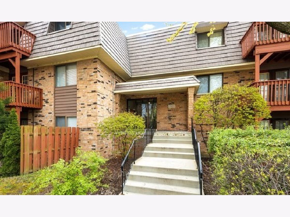 Condominiums Rented Acorn Woods Aurora Illinois, 1925 Tall Oaks