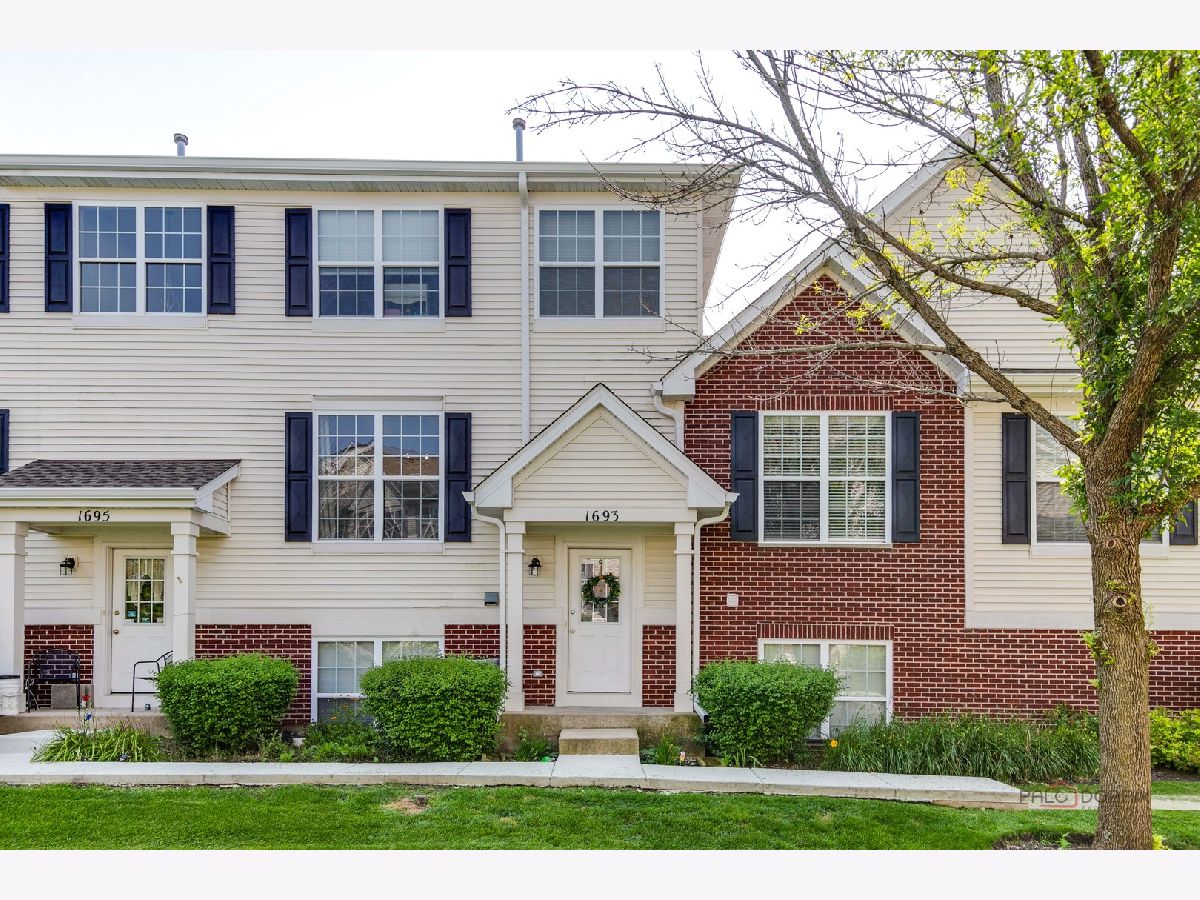 Townhomes & Condos Sold Heron Bay Round Lake Illinois, 1693 Turtle Creek