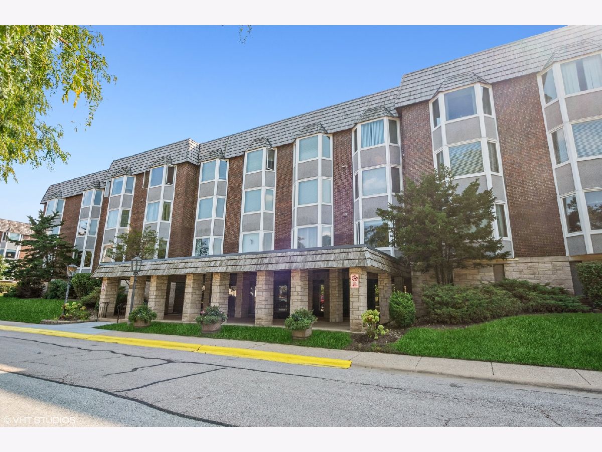 Condominiums Rented Bristol Court Park Ridge Illinois, 600 Thames