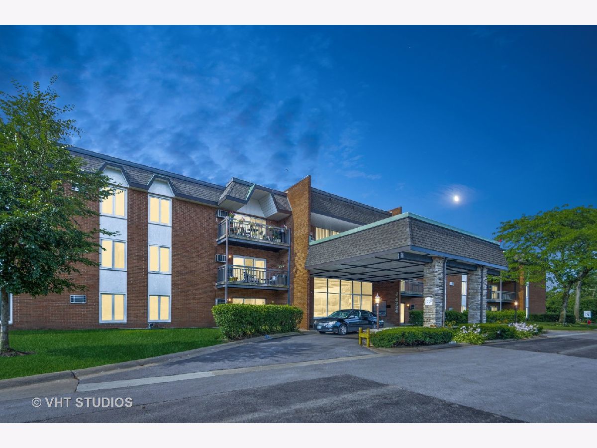 Condominiums Sold Westbrook West Downers Grove Illinois, 4224 Saratoga