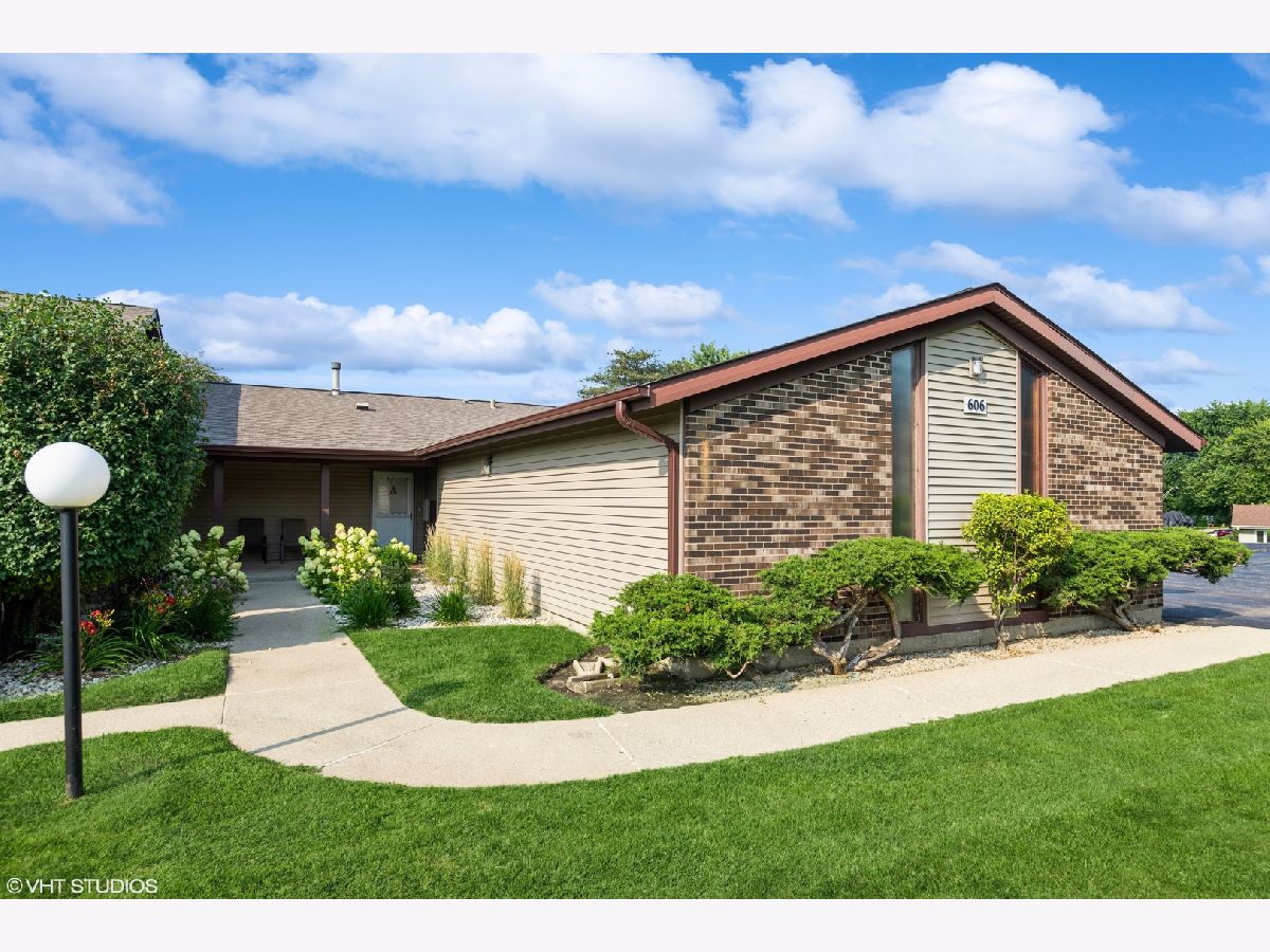 Condos & Townhomes & Homes Sold Waters Edge Mchenry Illinois, 606 Devonshire