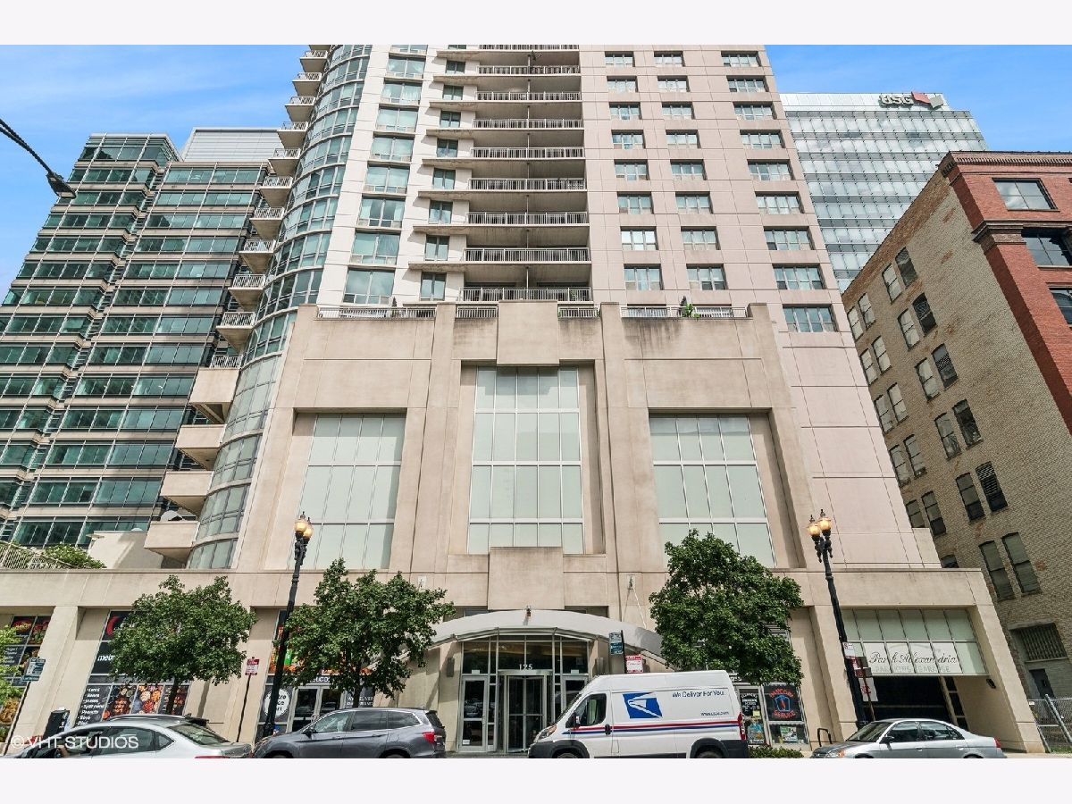 Condominiums Sold Park Alexandria Chicago Illinois, 125 Jefferson