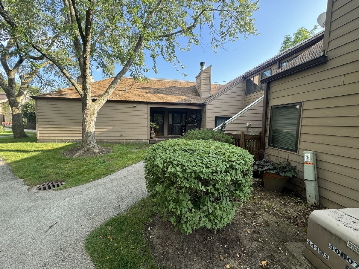 Condos & Townhomes Sold Strawberry Condos North Chicago Illinois, 3373 Beacon