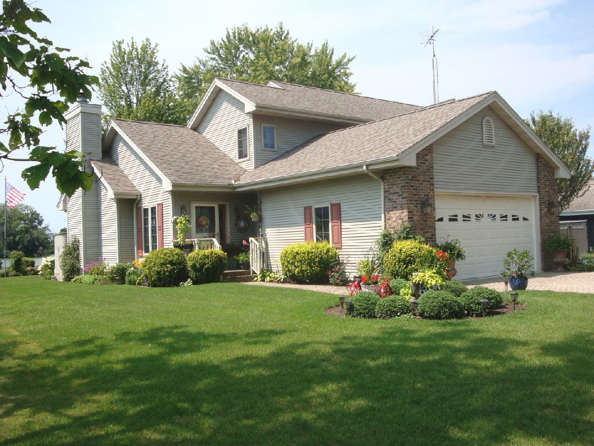  Sold Cissna Park Illinois, 303 Lake Shore