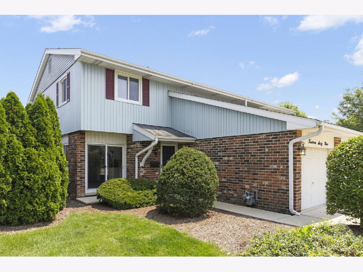 Condos & Townhomes Sold Briarcliffe Lakes Wheaton Illinois, 1469 Prospect