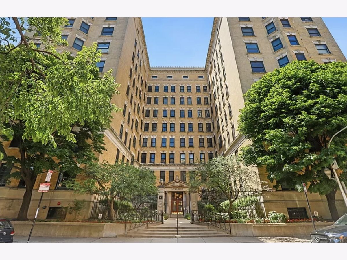 Condominiums Rented Greenbriar Chicago Illinois, 559 Surf