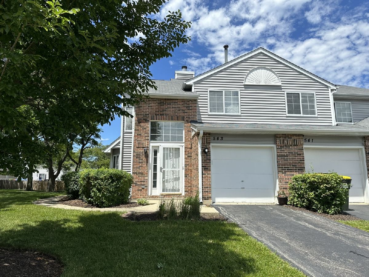 Townhomes & Condos & Homes Rented Pine Ridge Carol Stream Illinois, 543 Canterbury