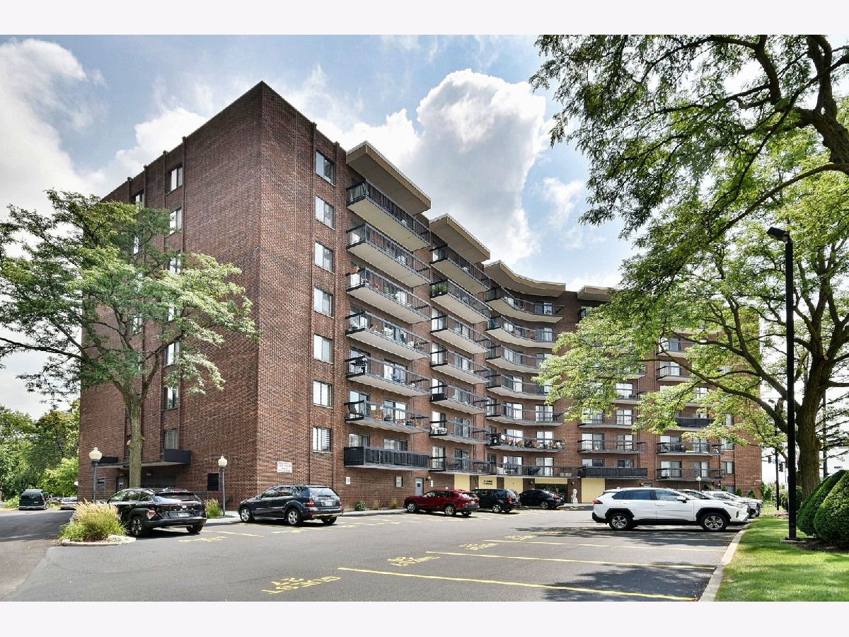 Condominiums Sold Landmark Des Plaines Illinois, 711 River