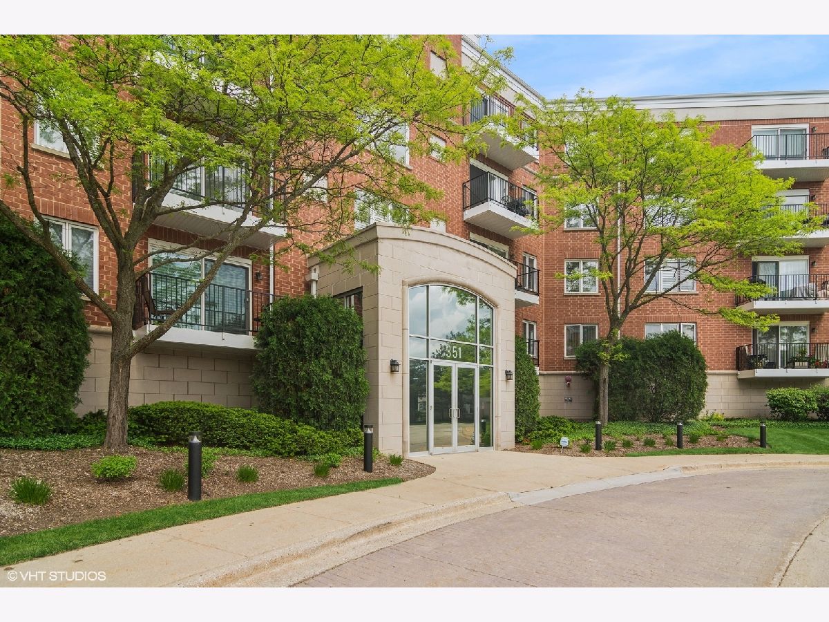 Townhomes & Condos Sold Town Place Buffalo Grove Illinois, 351 Town Place