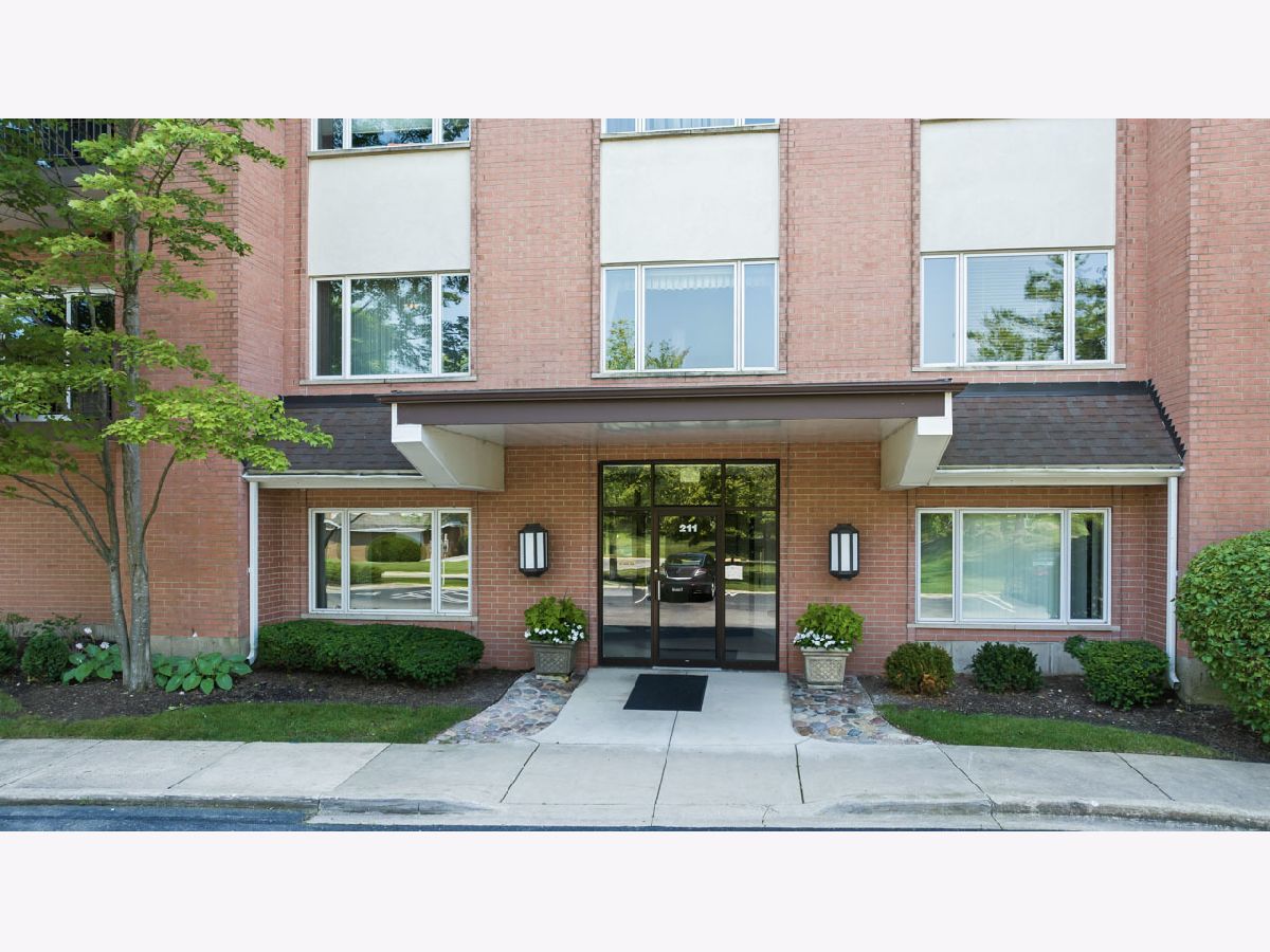 Condos & Townhomes & Homes Sold Rivershire Lincolnshire Illinois, 211 Rivershire