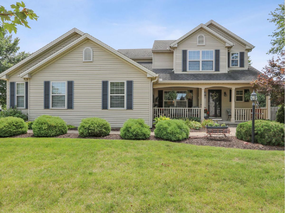 Homes & Townhomes & Condos Sold Sawgrass Champaign Illinois, 811 Switchgrass