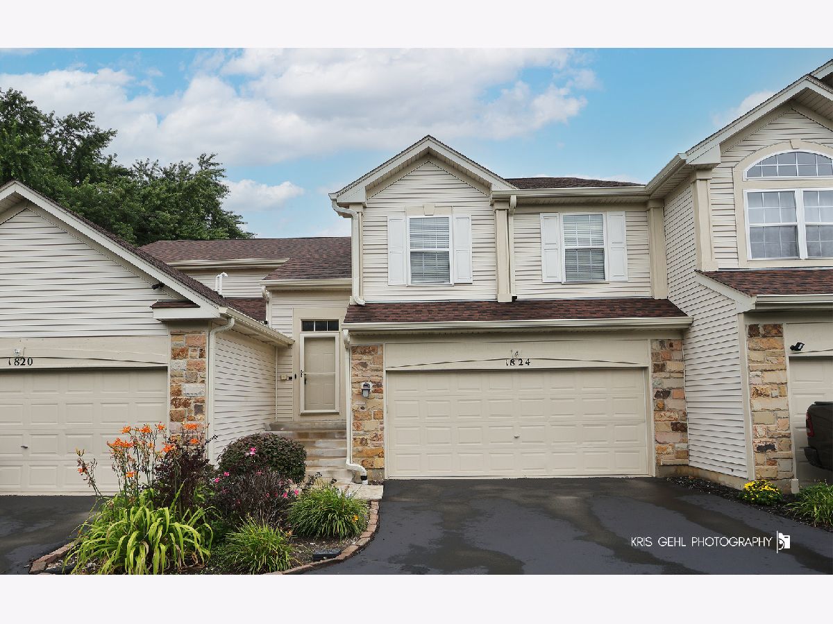 Townhomes Sold Maplewood Court Grayslake Illinois, 1824 Maplewood