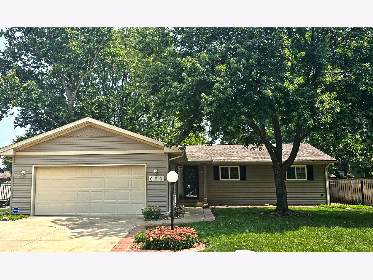 Condos & Townhomes & Homes Sold Parkland Ridge Champaign Illinois, 606 Pomona