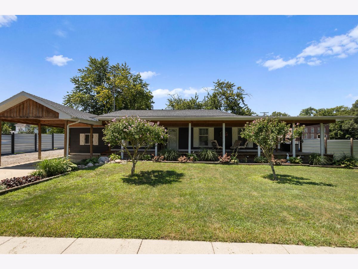  Sold Hume Illinois, 100 East