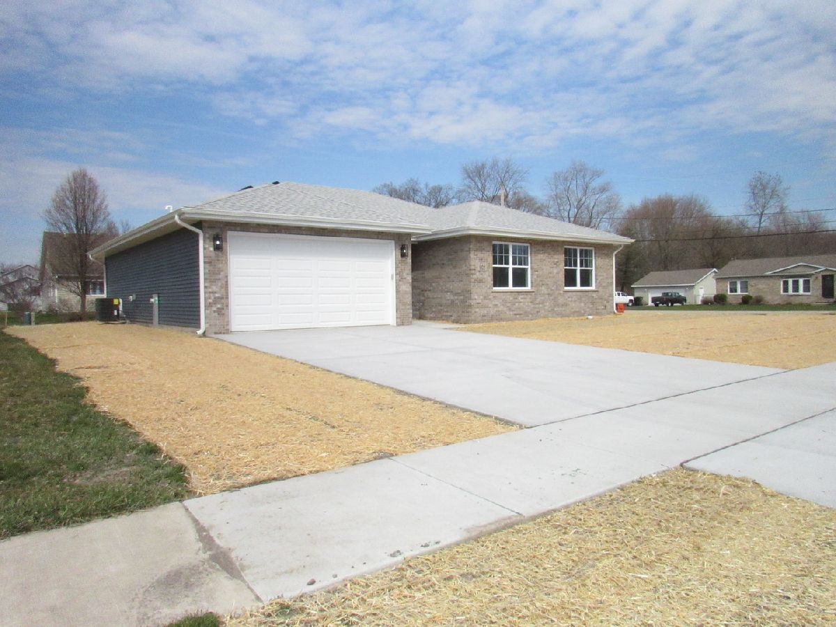  Rented Braidwood Illinois, 902 Bergera