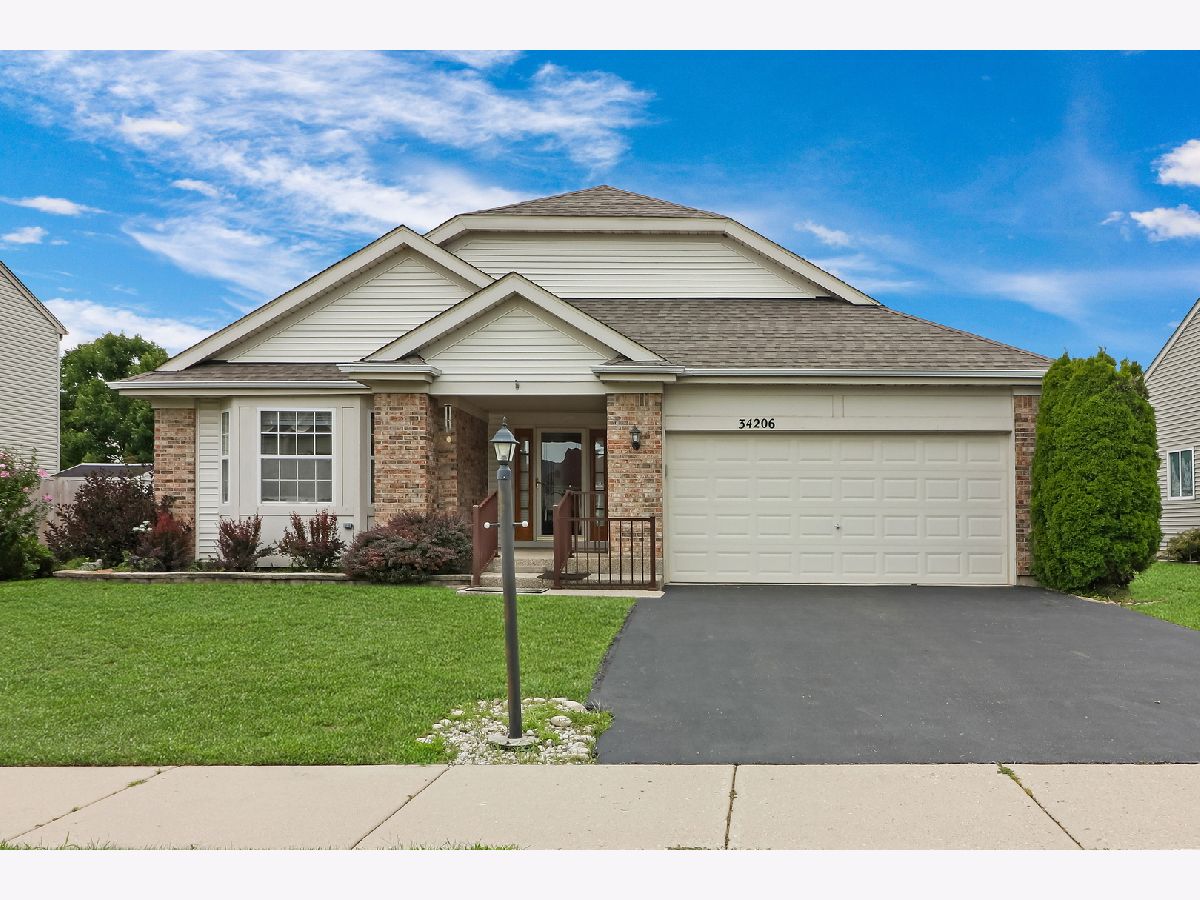 Homes & Condos & Townhomes Sold Brooks Farm Round Lake Illinois, 34206 Wineberry