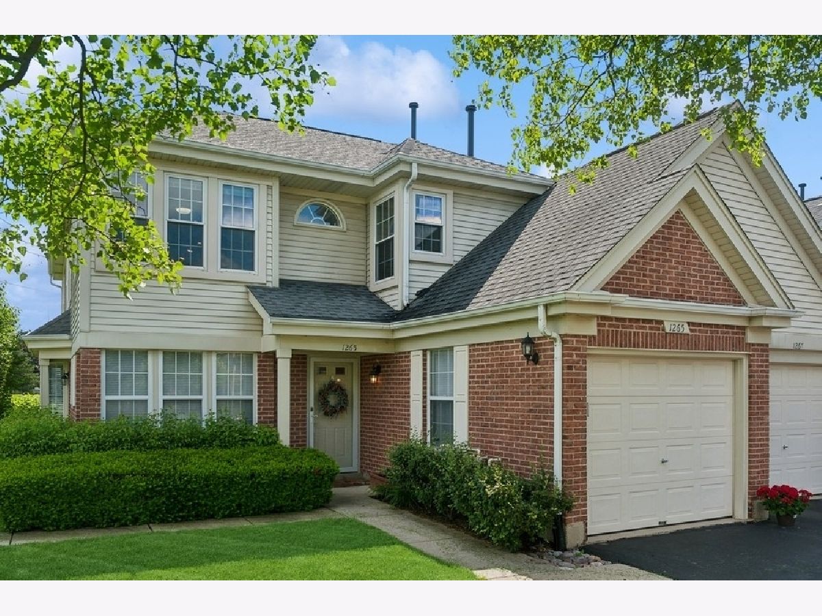 Homes & Townhomes & Condos Rented Old Farm Village Buffalo Grove Illinois, 1265 Wellington
