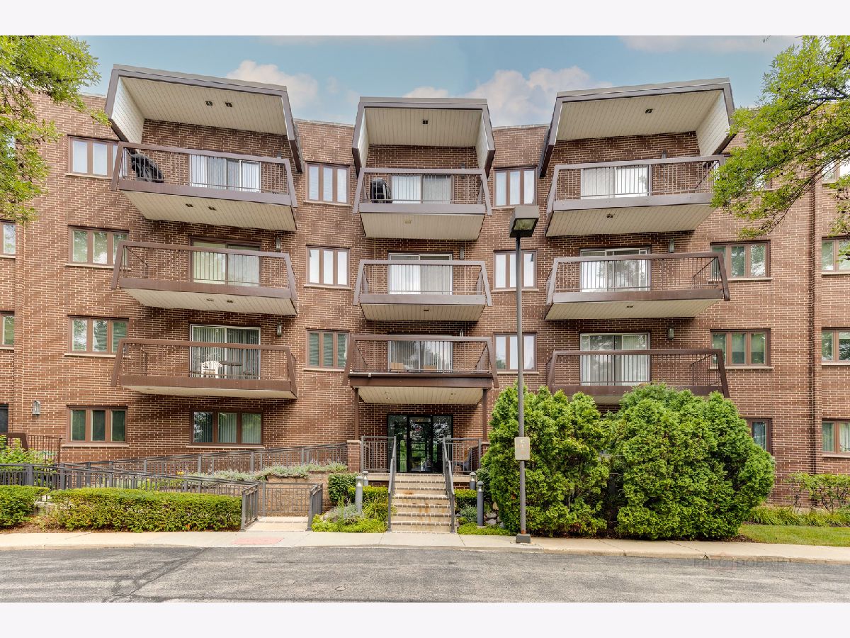 Condominiums Sold Grove Terrace Buffalo Grove Illinois, 300 Dundee