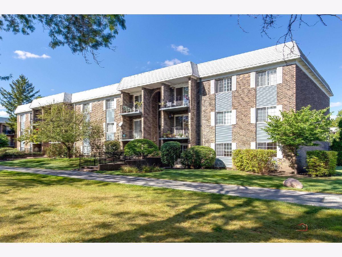 Condominiums Sold Arlington Glen Arlington Heights Illinois, 1527 Windsor