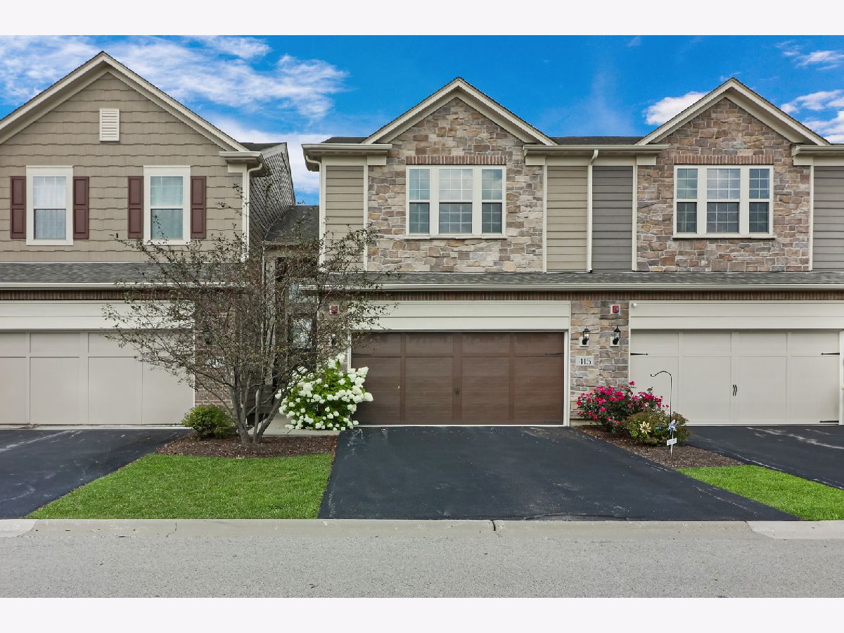 Condos & Townhomes Rented Camberley Club Lincolnshire Illinois, 415 Highcroft