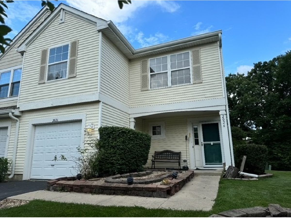 Townhomes & Condos & Homes Rented Gleneagle Farms Carpentersville Illinois, 2026 Orchard
