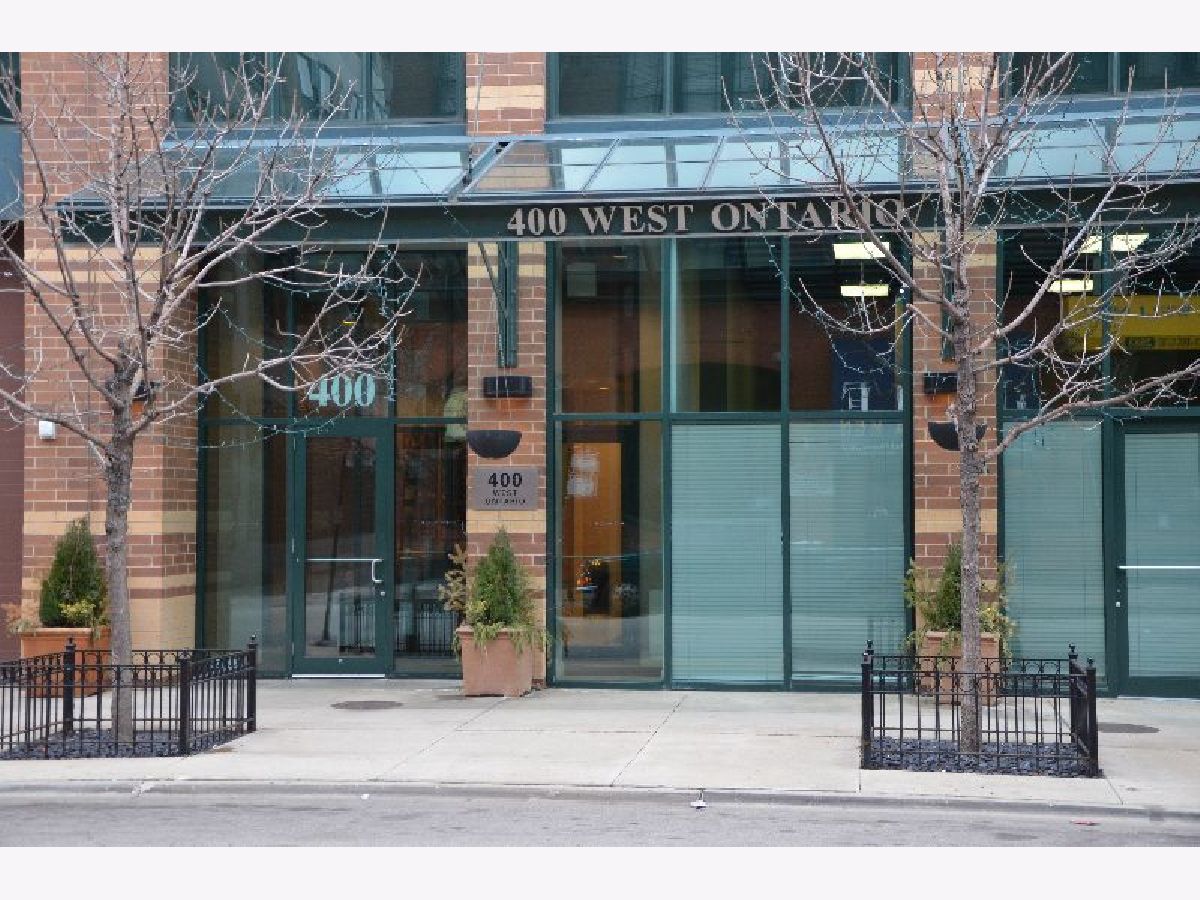 Condominiums Rented River North Commons Chicago Illinois, 400 Ontario